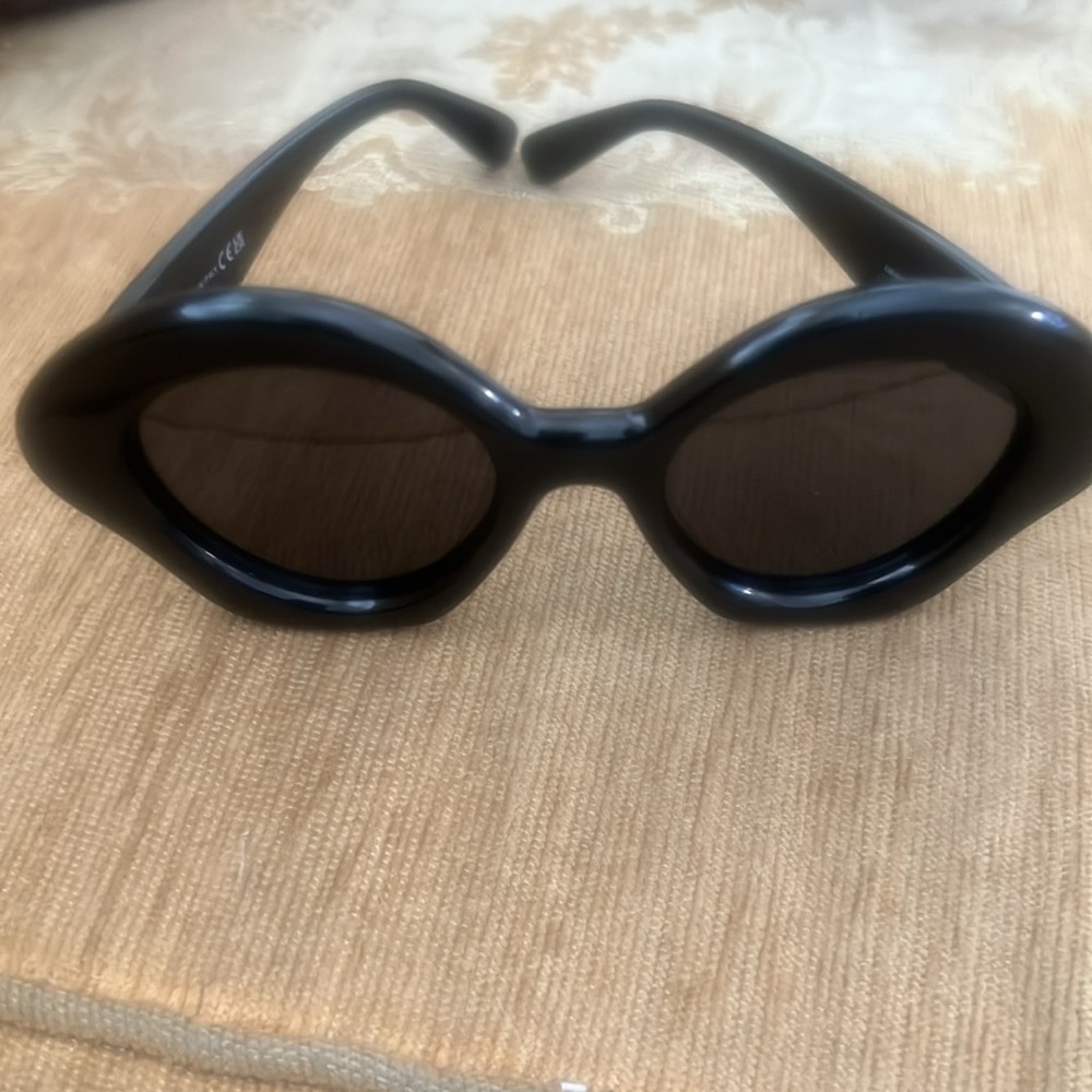 LOEWE CURVED LOGO ACETATE ROUND BLACK‎ SUNGLASSES LW40125U NWOT - Picture 11 of 11